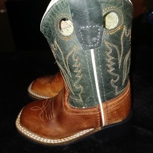 Boys boots size 6